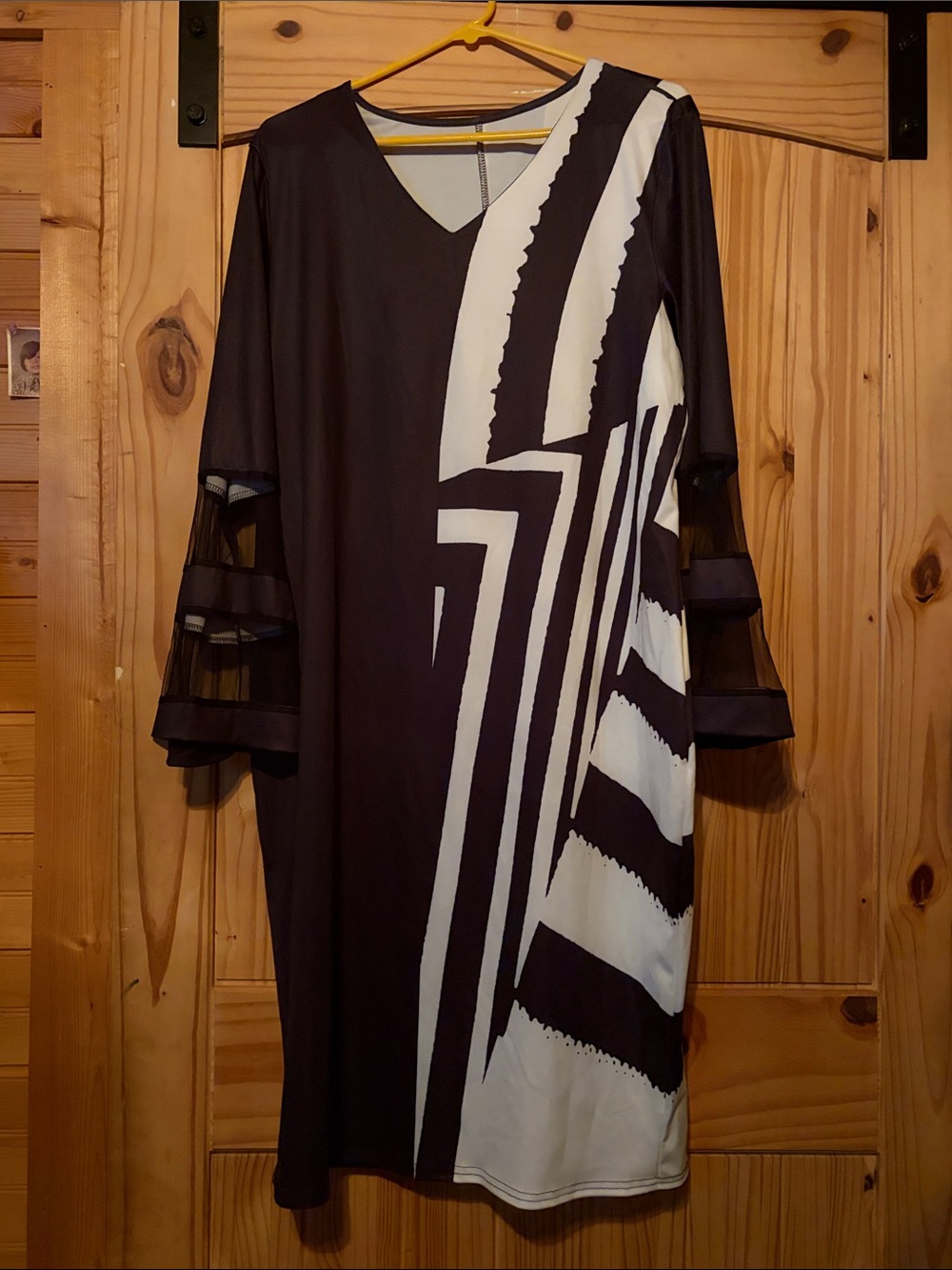 Women's size 2xl Long Sleeve Black and White Graphic V-Neck Dress Halloween